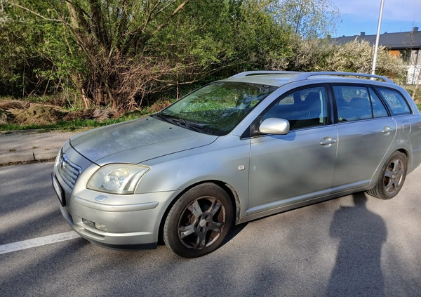 Toyota Avensis cena 11000 przebieg: 263000, rok produkcji 2004 z Rzeszów małe 46